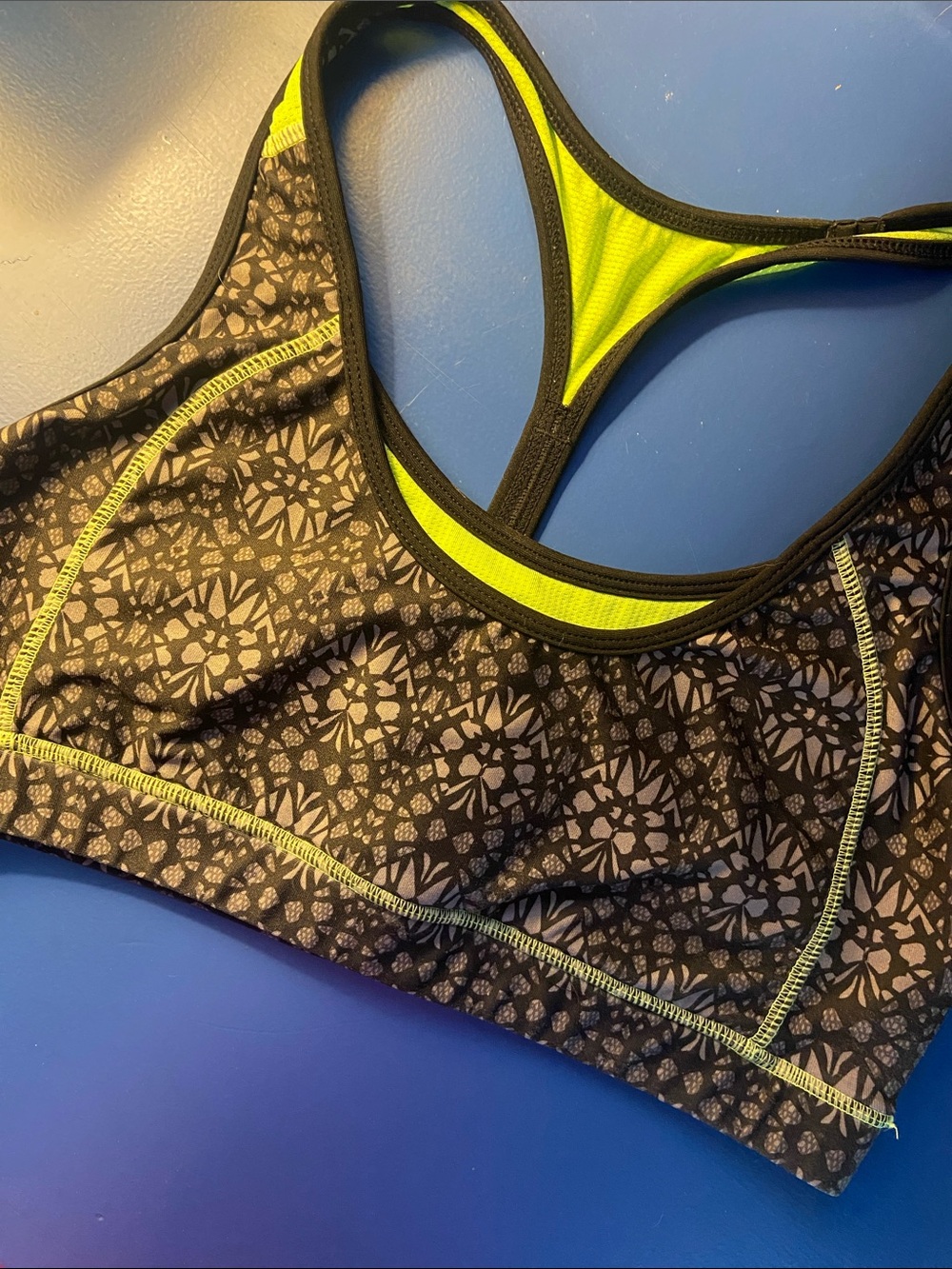 AVIA L Neon Lime Accent Black Gray Facets Patterned Sports Bra
